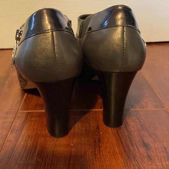 Brighton “Rhythm” Laser Cut Pewter Metallic Booties Size 9 - Picture 6 of 9